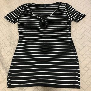 Lumiere Striped Keyhole Tee Sz M